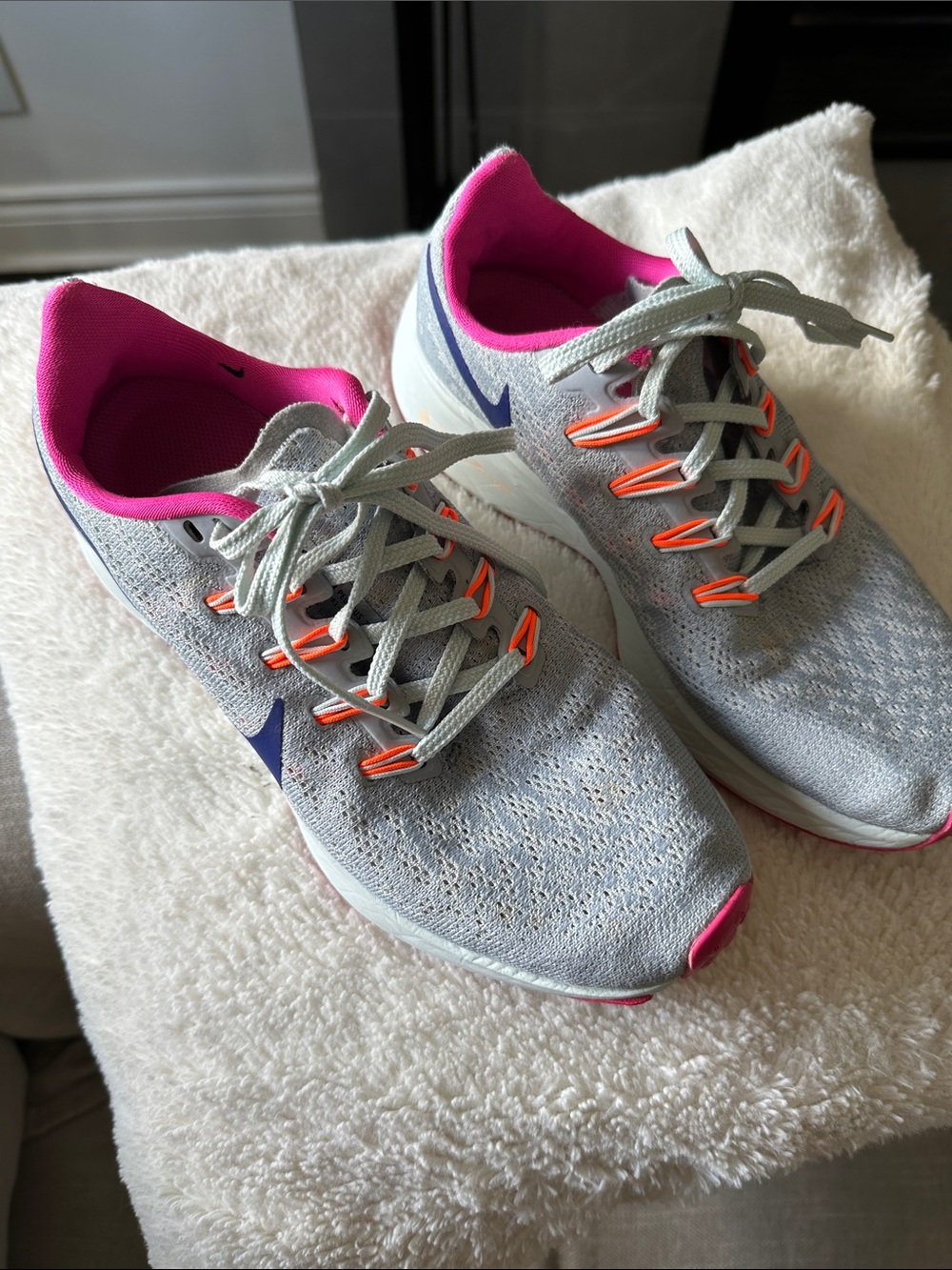 Nike Pegasus 36 Women's Light Gray Running Shoes with Pink and Orange 6.5 womens
